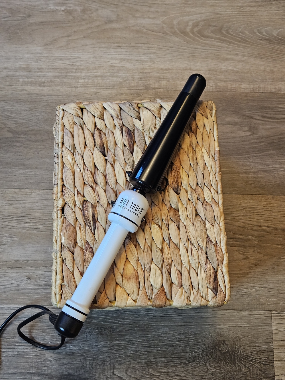 Hot Tools Nano ceramic Curling Wand 1-1/4"  Big Loose Curls